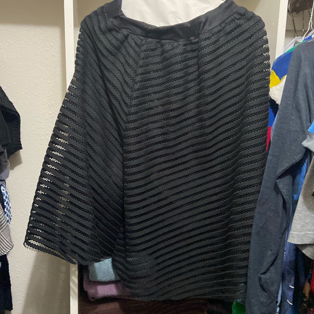 Knee lengthy black flare skirt